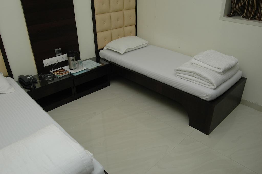 Hotel Causeway, Colaba Bombaim Quarto foto