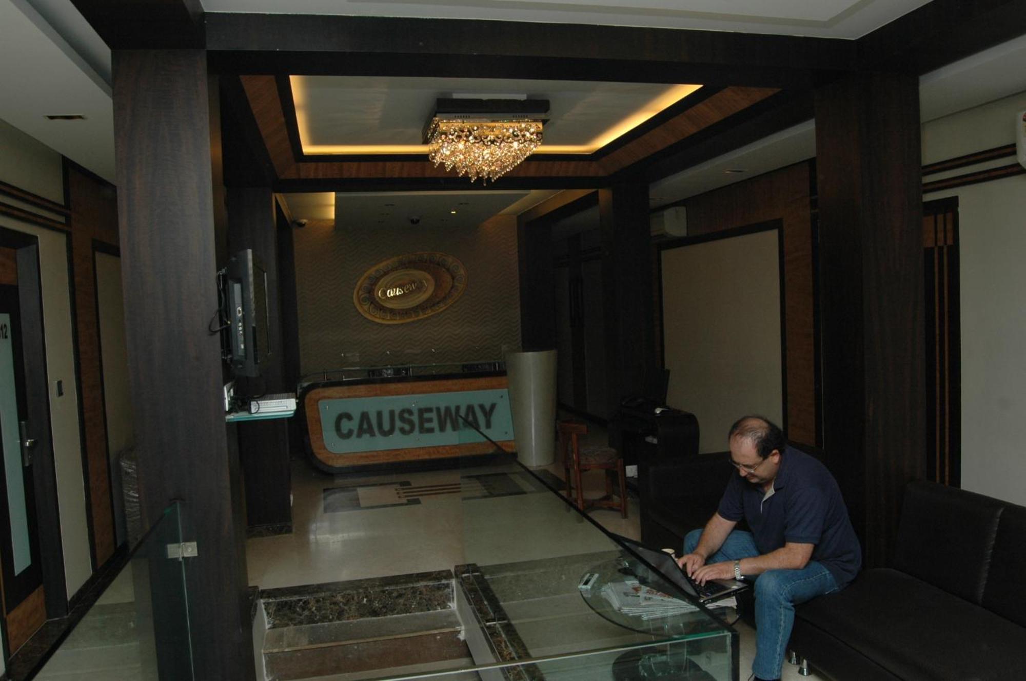 Hotel Causeway, Colaba Bombaim Exterior foto